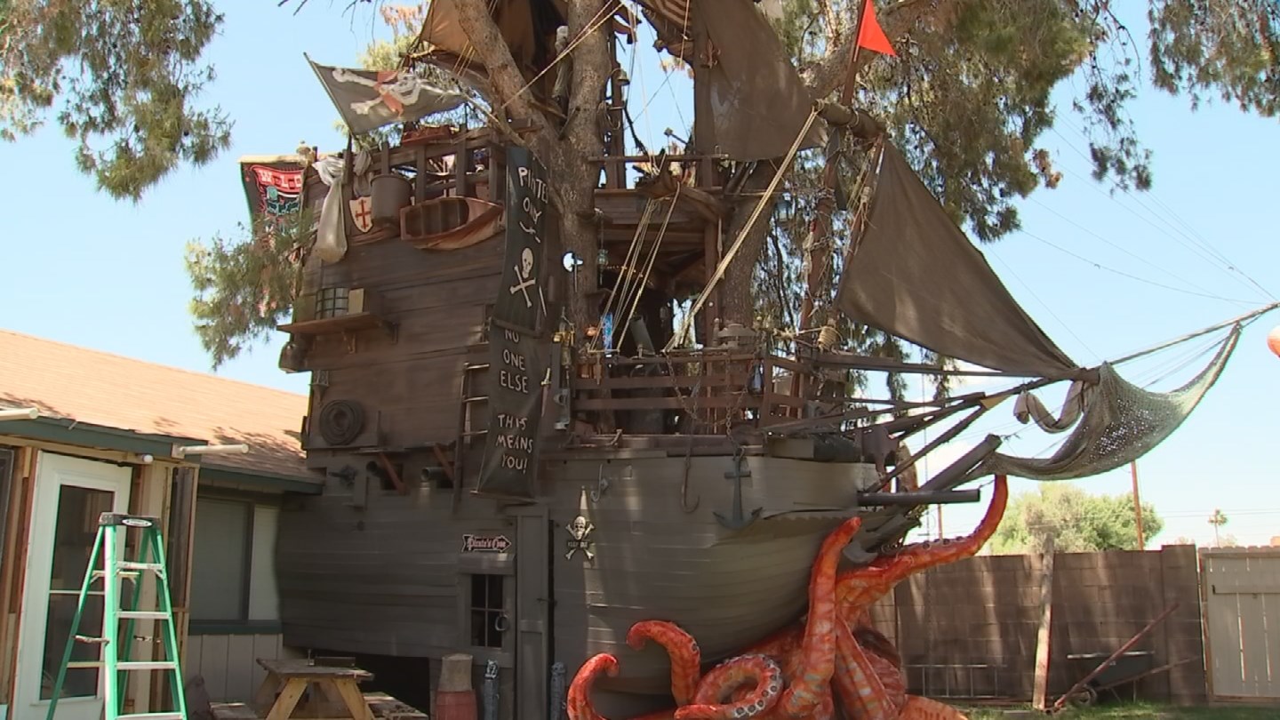 Photos Pirates Of The Caribbean Fan Builds Replica Ship In Back