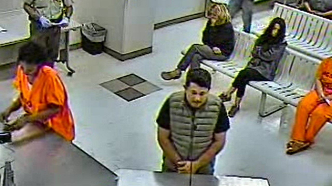 DPS: Arizona trooper arrested on theft and weapon charges