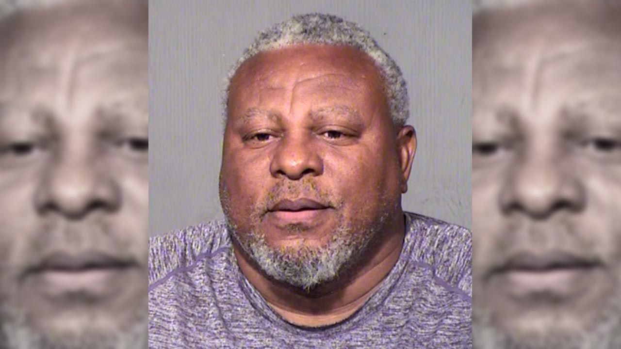 PD: Former MLB outfielder Albert Belle one of two men arrested for urinating in public