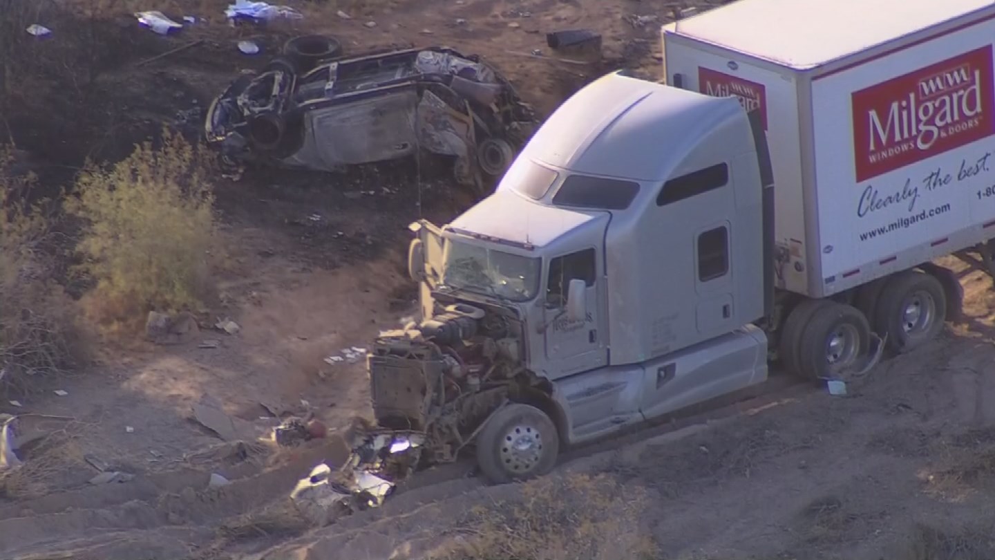 1 man dead after collision closes westbound I-10 in Tonopah - 3TV | CBS 5