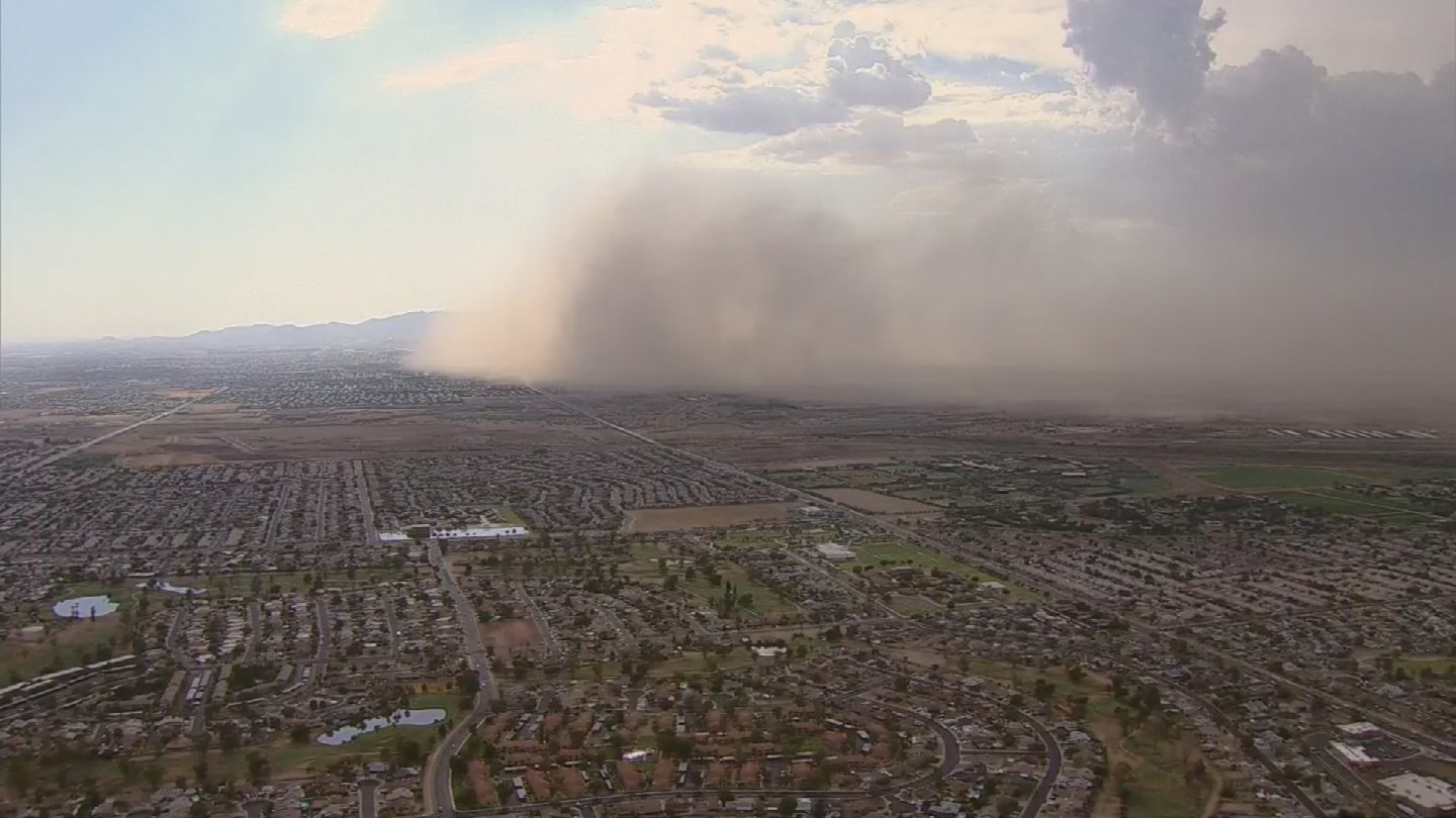 Monsoon storm creates large dust cloud in northwest Valley - Arizona's ...